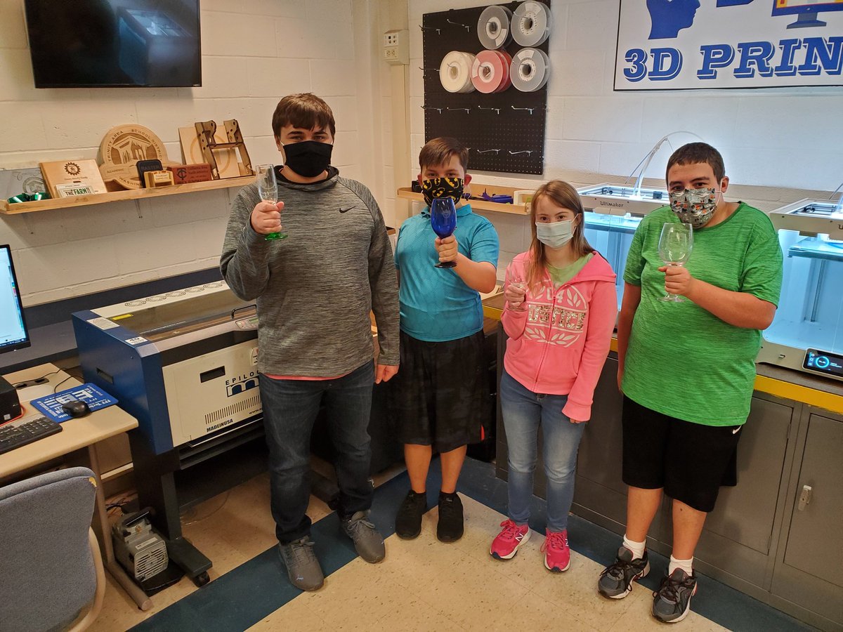 BrandonPrentice's tweet photo. A few more of my students are laser engraveing glasses this week! #laserengraver
@TrinityAreaSD @thstrinitypride @TRINITY_MLUCAS https://t.co/UeqzhUa7y8
