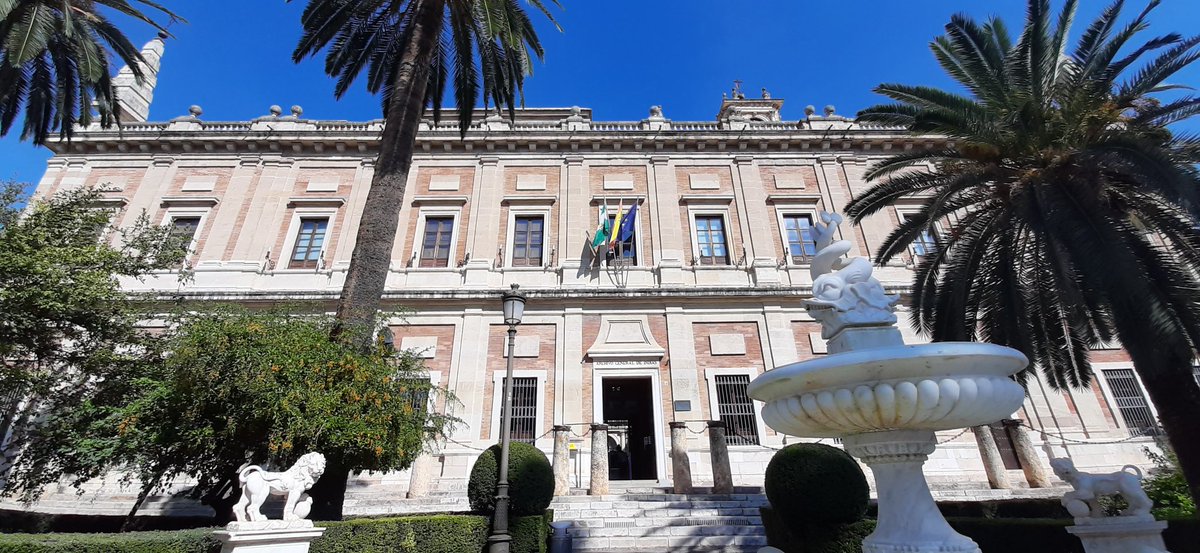 AnaEstrelloncia's tweet photo. #hmodernauc3m
Abro hilo sobre el #archivode indias y otros.Espero les guste.
Este archivo, ubicado en Sevilla, se construyó bajo el reinado de Felipe II con el objetivo de ser lonja para  mercaderes.
El edificio fue original de Juan de Herrera.Otras obras de este autor: Palacio https://t.co/Ejyy9KJ381