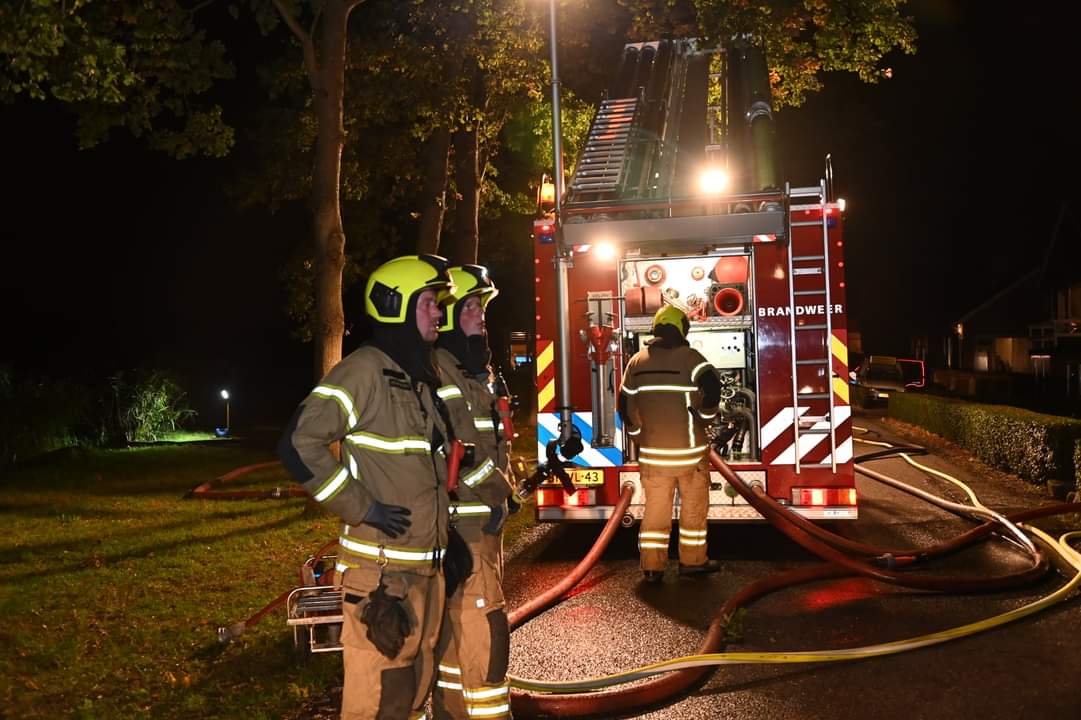 BrandweerGSB's tweet photo. Als #Vrijwilliger moet je vooral niet bang zijn. Iedereen heeft zijn eigen kwaliteiten en specialisme. Meld je aan bij de #Kazerne in #Giessenburg via https://t.co/4xbxnHTIv3 https://t.co/JAcCAcuweL