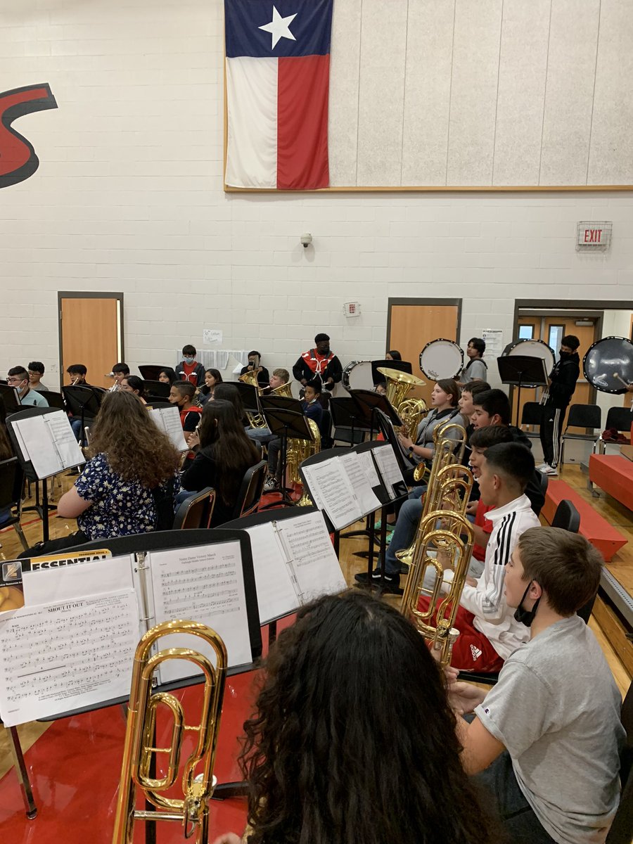 AmadiAHeyliger's tweet photo. FMS’s amazing color-guard and band.@FurloughMiddle @wonturner @TerrellISD https://t.co/JiXJU4EQaQ