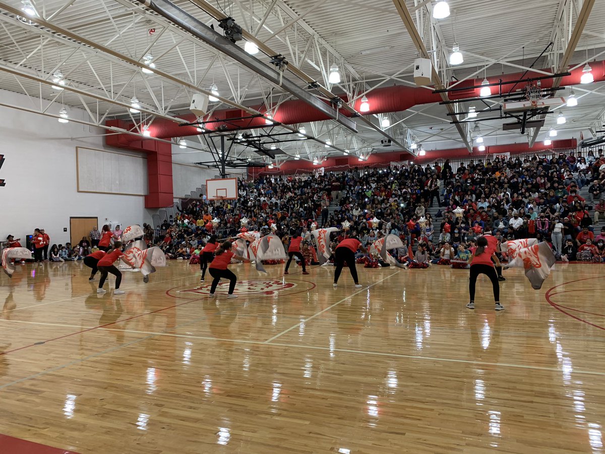 AmadiAHeyliger's tweet photo. FMS’s amazing color-guard and band.@FurloughMiddle @wonturner @TerrellISD https://t.co/JiXJU4EQaQ