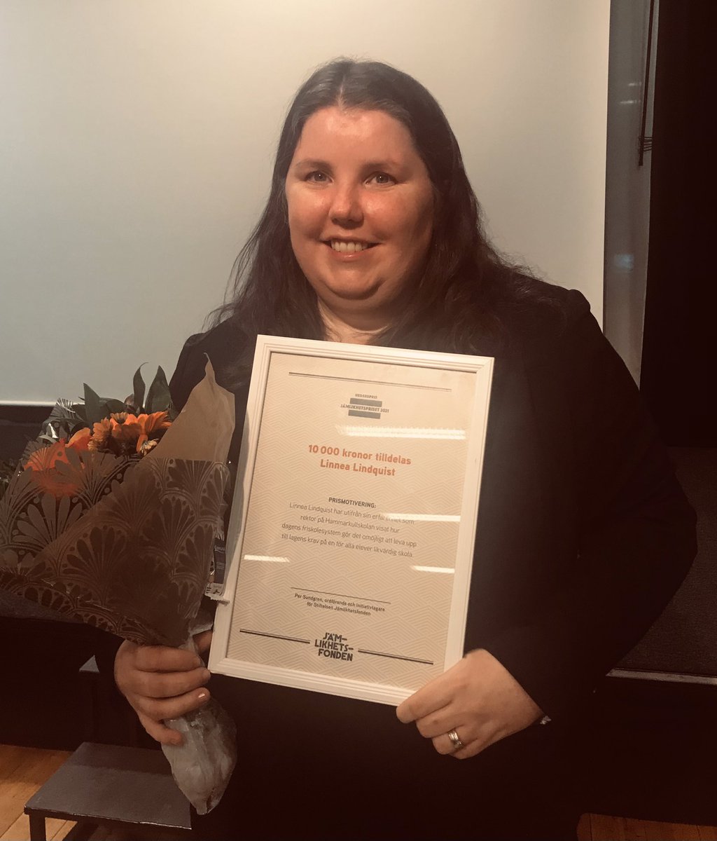JerlhaAnna's tweet photo. Tack @rektor_linnea för att du delar med dig av din kunskap. Är stolt över dig och det du bidrar med i skoldebatten. #angered #hammarkullen #skola #lärande #jämlikhet #kollega #rektor #tillsammans #kunskap https://t.co/LaCoOSV8Aq