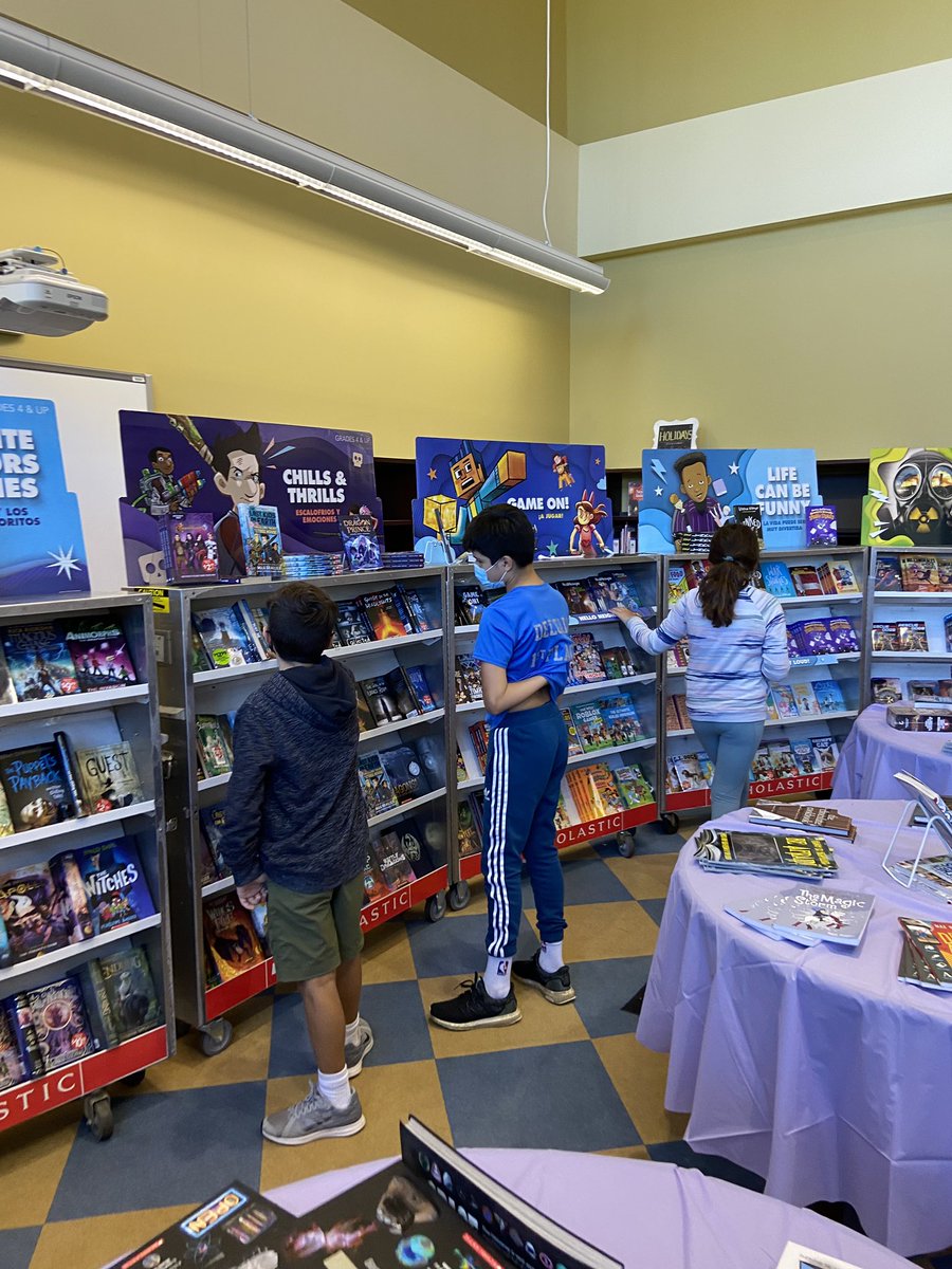 5McScott's tweet photo. Reading makes the world go ‘round.📚 #BookFair #Dater https://t.co/0WOeresWWu
