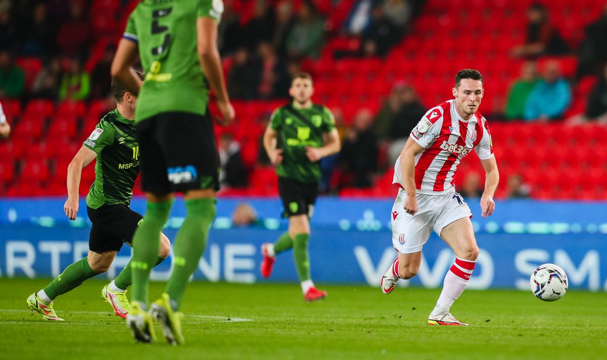 stokecity's tweet photo. 🔎 Searching for a way through...
🔴⚪️ 0-0 🍒
#SCFC #STKBOU https://t.co/f6EDogI27a