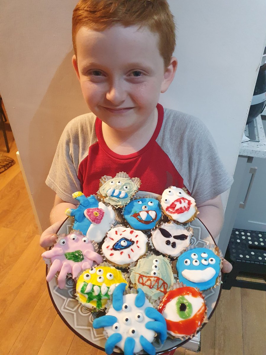 xkelloggsx's tweet photo. @Flomellynews Alfie from 4M and his Alien cupcakes for the #flomellybakeoff @appleofmyeyepl https://t.co/4iV9r715v7