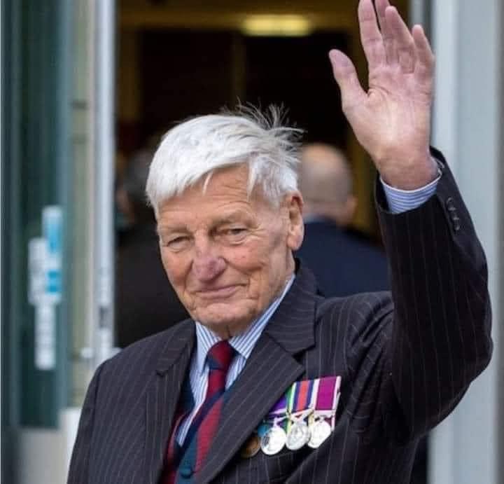 Mr_J_Sutherland's tweet photo. RIP Dennis Hutchings. 
A man who had to live with a dark cloud looming over his final years. Not living long enough to clear his name…A thank you would have been more appropriate. No justice. https://t.co/KuYVNKtfGZ