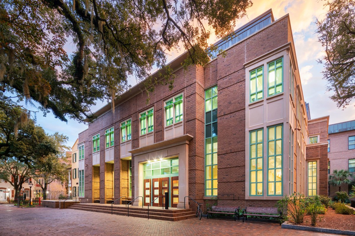 CofCalumni's tweet photo. During #FallAlumniWeekend, join @CofCSSM + @CofCehhp for "Tales from Healthcare Frontline", a panel of distinguished alumni medical professionals on Fri., Nov. 19, 4-6 pm at Rita Liddy Hollings Science Center, Rm 101. Find more info + tickets: https://t.co/gvJ24ov27f #CofCFAW https://t.co/wo74tISuDV