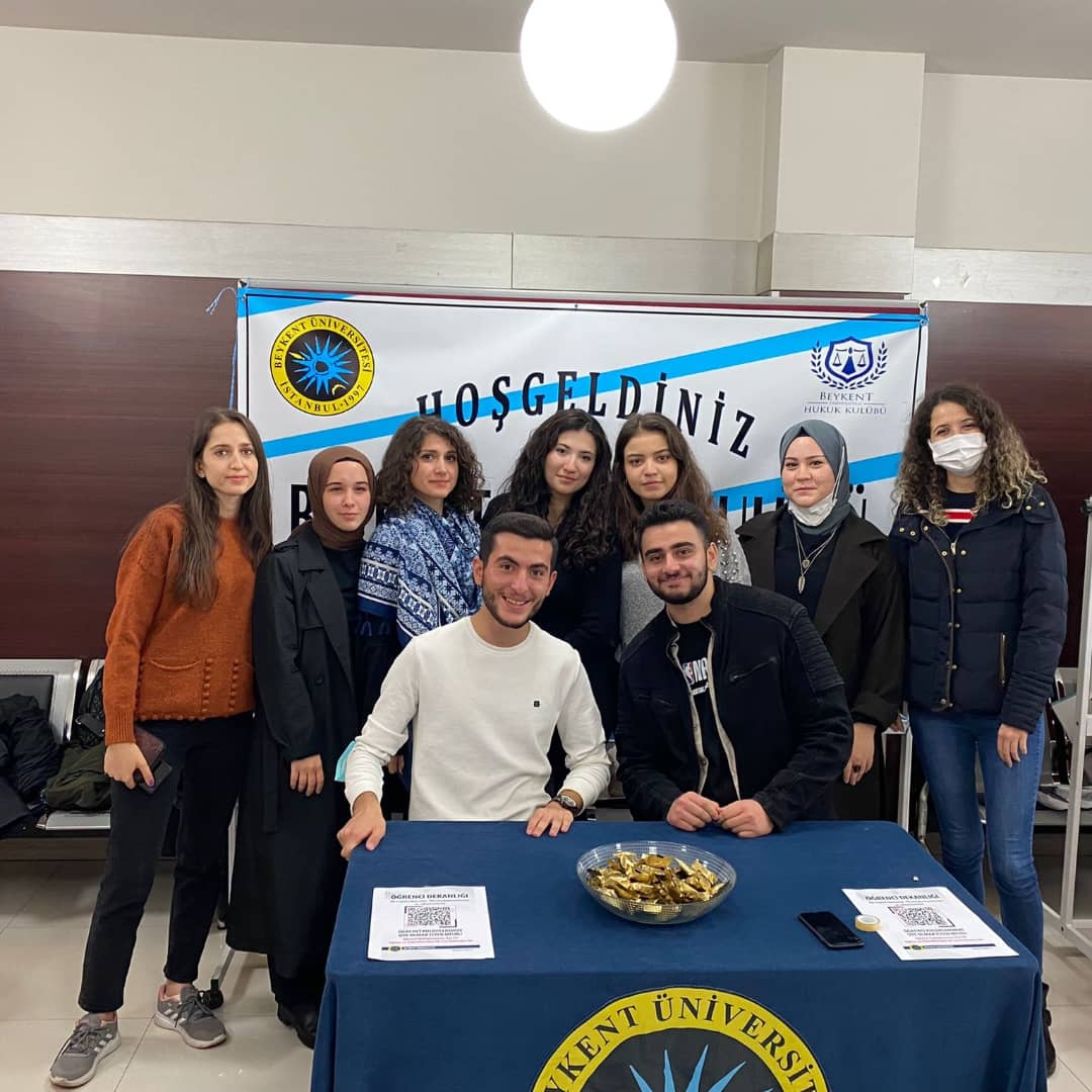 beykenthukuk_'s tweet photo. Yeni bir dönemin sevincini bizlerle birlikte paylaşan, standımızı ziyaret eden tüm öğrenci dostlarımıza teşekkür ederiz.✨
Yepyeni etkinliklerde buluşmak dileğiyle.🎈
Takipte, bizimle kalın❕🎈 https://t.co/B2gPXil5FW