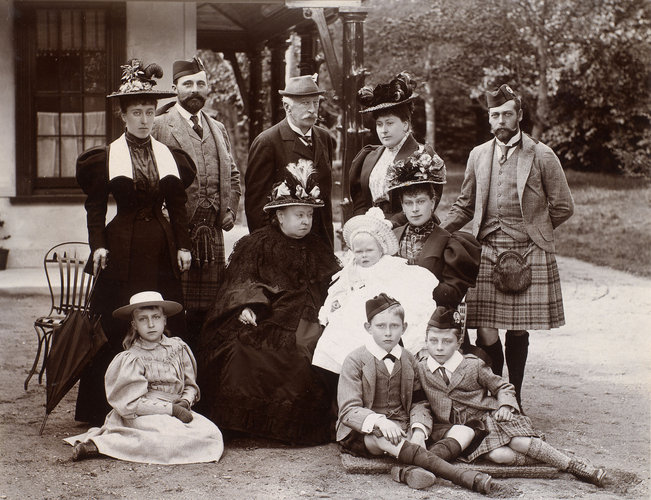 внуки королевы виктории. королева виктория и ее семья. семья виктории королевы англии. дети королевы виктории. дети королевы виктории.