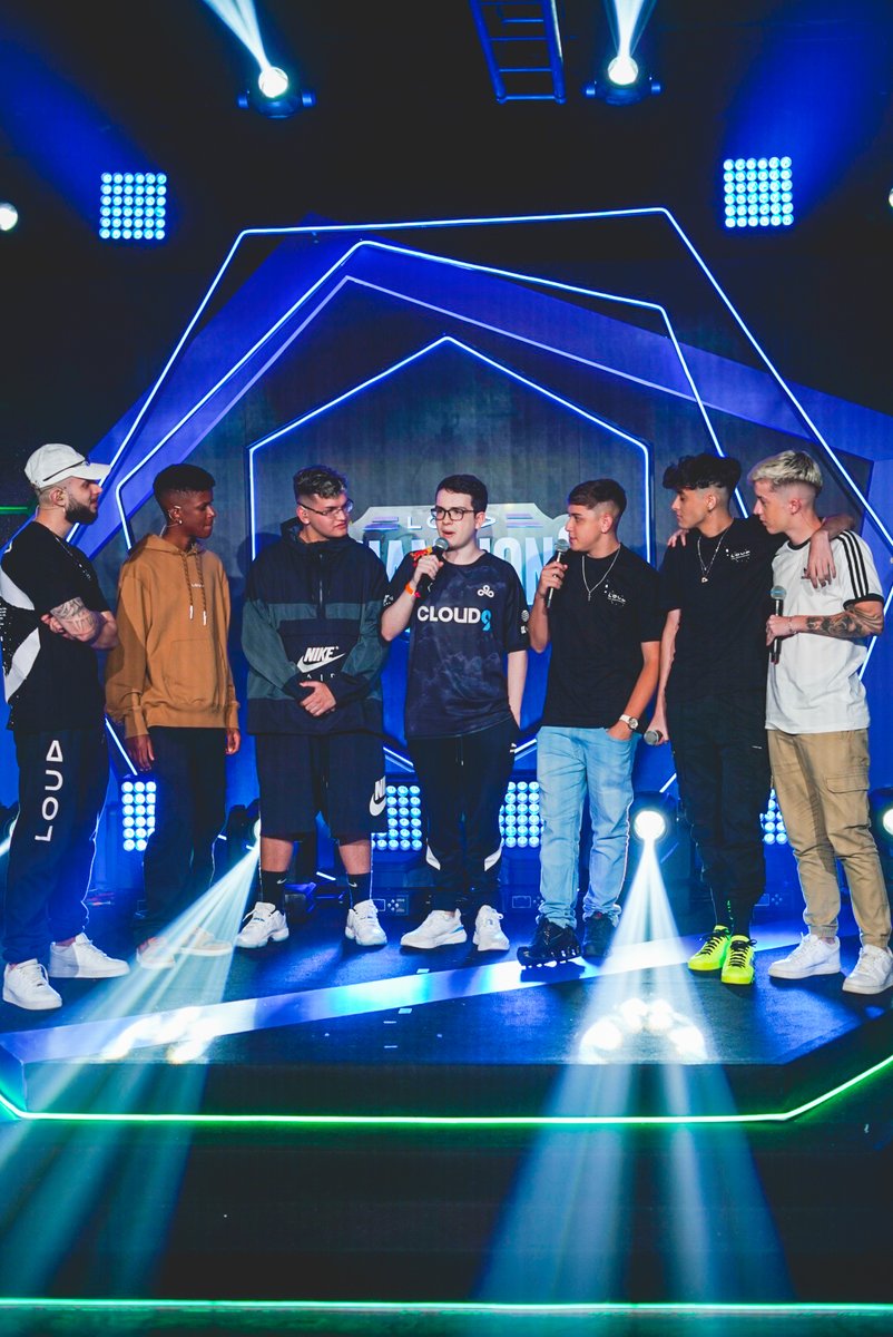loud_dbg's tweet photo. As lendas do Fortnite que estavam com a gente aqui na Arena na final do LOUD CHAMPIONS CUP! 🏆 https://t.co/l3e5Aelevv