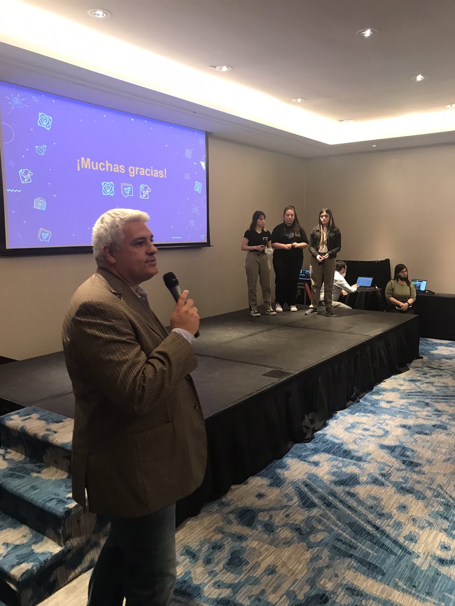 patucomendez's tweet photo. La Escuela de la Provincia de #Chubut presentando su Proyecto en el Concurso #FLBPA, sobre #MIP #ChaquetaAmarilla
@TwitCASAFE https://t.co/ChNDrxB9vA
