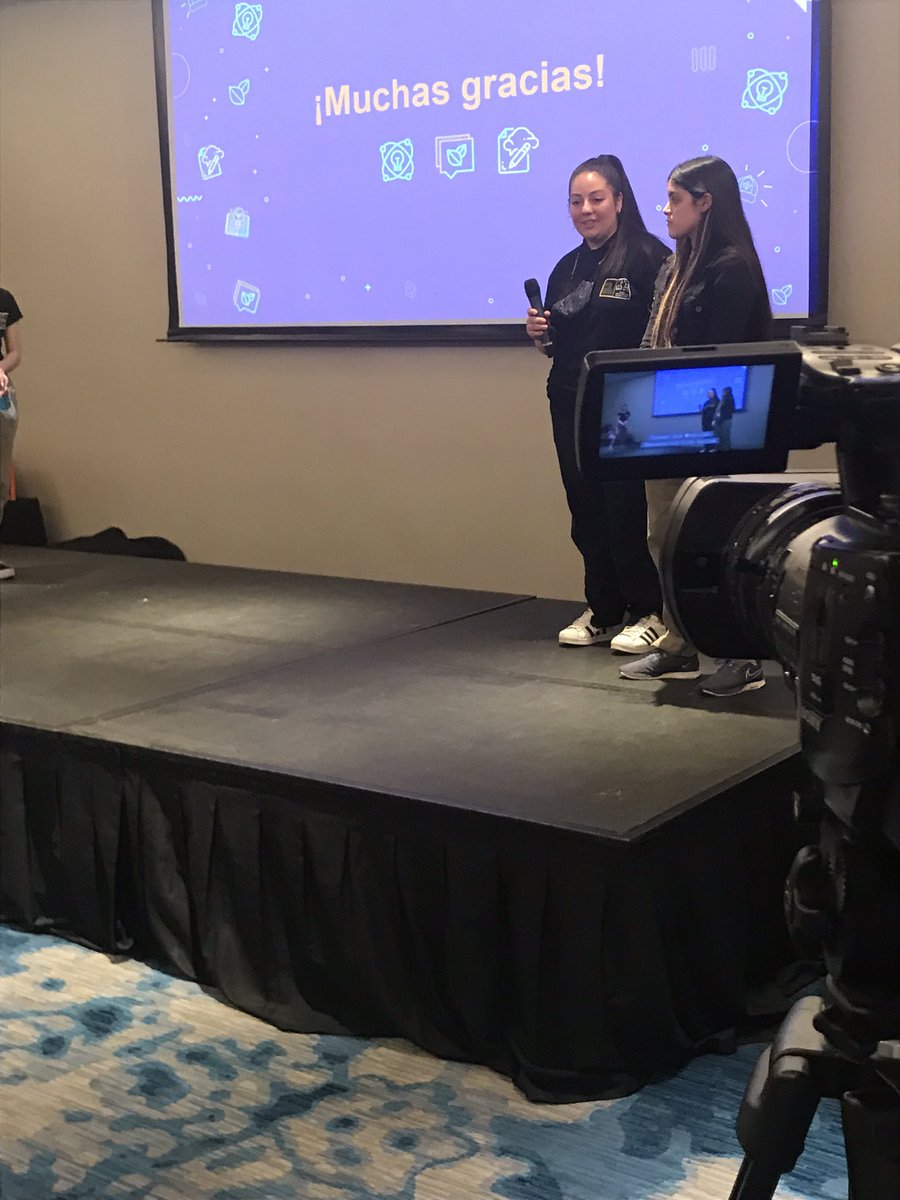 patucomendez's tweet photo. La Escuela de la Provincia de #Chubut presentando su Proyecto en el Concurso #FLBPA, sobre #MIP #ChaquetaAmarilla
@TwitCASAFE https://t.co/ChNDrxB9vA