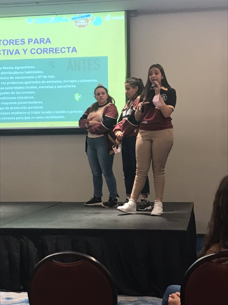 patucomendez's tweet photo. Las chicos de #LaboulayeCordoba, presentando su proyecto sobre #BPA en el Concurso #FLBPA
@TwitCASAFE
#HacerLasCosasBien y poder mostrarlo https://t.co/xOZH9lRX4A