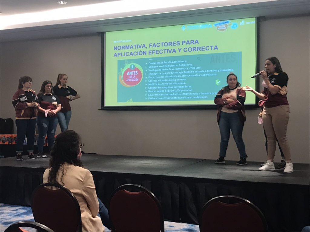 patucomendez's tweet photo. Las chicos de #LaboulayeCordoba, presentando su proyecto sobre #BPA en el Concurso #FLBPA
@TwitCASAFE
#HacerLasCosasBien y poder mostrarlo https://t.co/xOZH9lRX4A