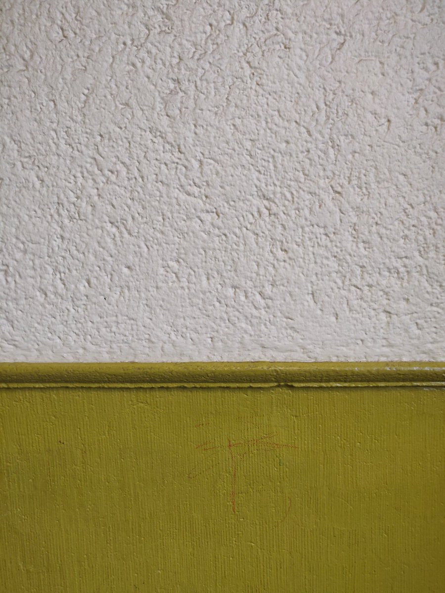 Ich war grad zwei Tage in einer stinknormalen deutschen Schule und ich will das nochmal bildlich zusammenfassen, weil ich glaube, dass dieses Land brennen würde, wenn wir Erwachsene 8 Stunden am Tag da reinstecken würden. Sind aber nur Kinder.