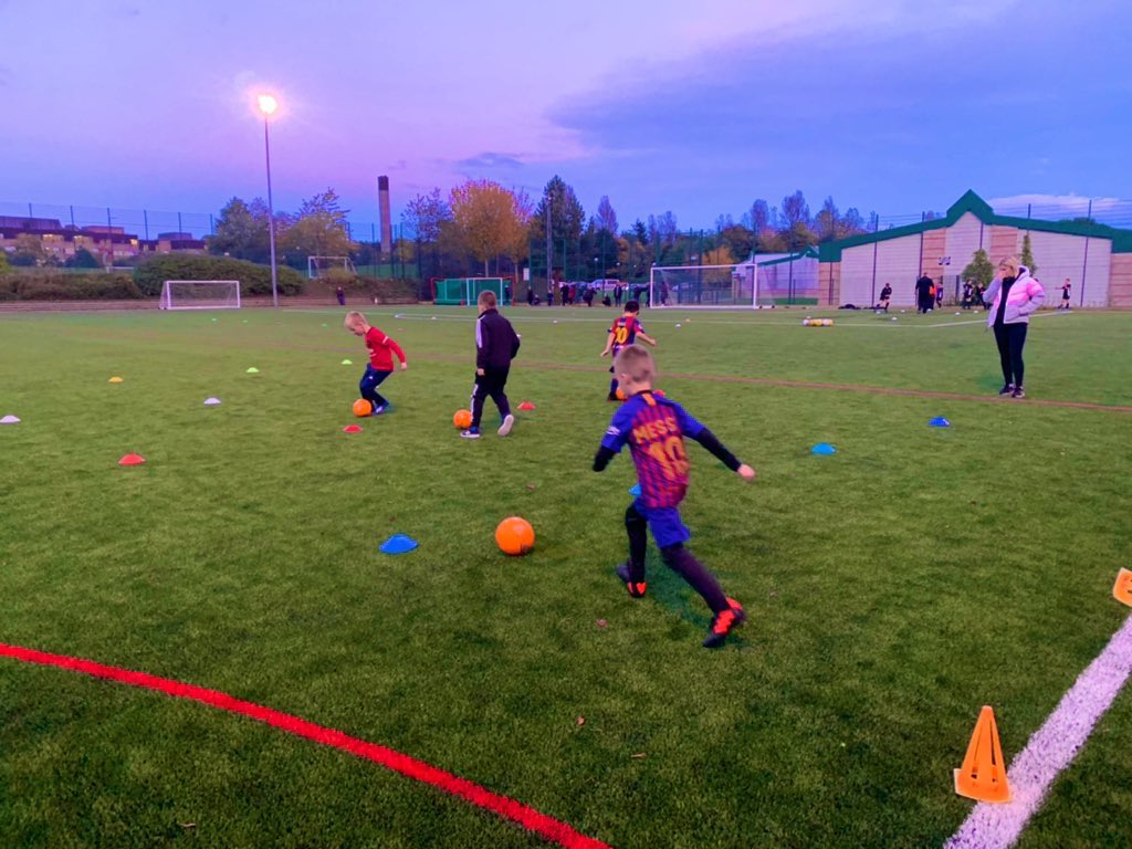FootballBuzz12's tweet photo. A great night at the new home of Soccer School partners Craigshill Thistle on the newly laid 3G pitch at @StMargaretsAcad 
With places available just get in touch and play with your local club @CraigshillCC @ShamrockCsc @LethamPrimary @TorontoPrimary @PeelPrimary @carmondean_ps https://t.co/mQZ59Na5Mw