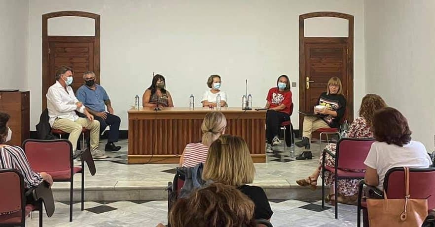 ActeCanarias's tweet photo. "Poesía en la madurescencia”y otros temas,en la mesa redonda de Acte Canarias con: Elena Villamandos, Balbina Rivero, Fatima Martin, Damián H. Estévez y Javier Marrero, moderó Felicidad Batista
Gracias a AMULL y al Festival Atlántico Sonoro por la invitación.@actecanarias #amull https://t.co/EUDPZ07I1h