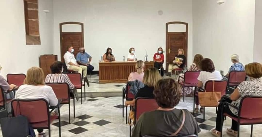 ActeCanarias's tweet photo. "Poesía en la madurescencia”y otros temas,en la mesa redonda de Acte Canarias con: Elena Villamandos, Balbina Rivero, Fatima Martin, Damián H. Estévez y Javier Marrero, moderó Felicidad Batista
Gracias a AMULL y al Festival Atlántico Sonoro por la invitación.@actecanarias #amull https://t.co/EUDPZ07I1h