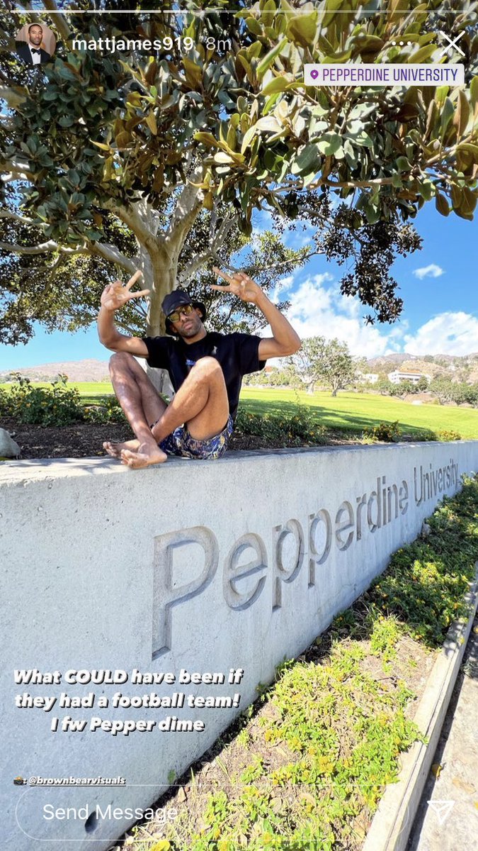 YAPEPPDEER's tweet photo. You’ve got my rose! 🌹 football team is still undefeated btw @mattjames919 @pepperdine https://t.co/HCX1HqPYnU