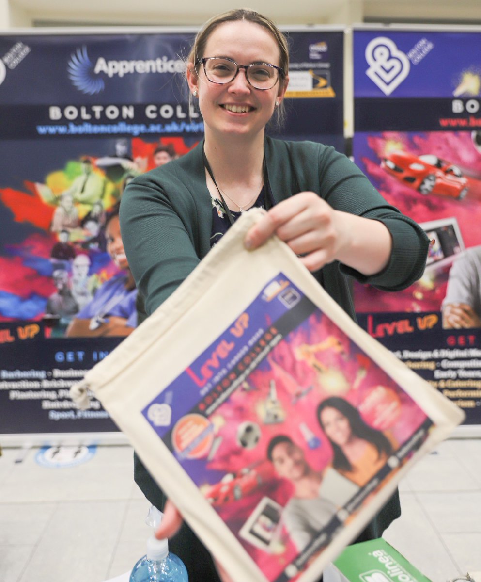 BoltonCollege's tweet image. 🔹Thanks to everyone who attended our Young People's Open Event tonight - over ⚡𝟒𝟎𝟎 𝐯𝐢𝐬𝐢𝐭𝐨𝐫𝐬⚡
🔹Thanks also to our team of volunteers who received fantastic feedback from our guests. 
🔹Our next event is on Weds 17th November. Register here: boltoncollege.ac.uk/register-open-…