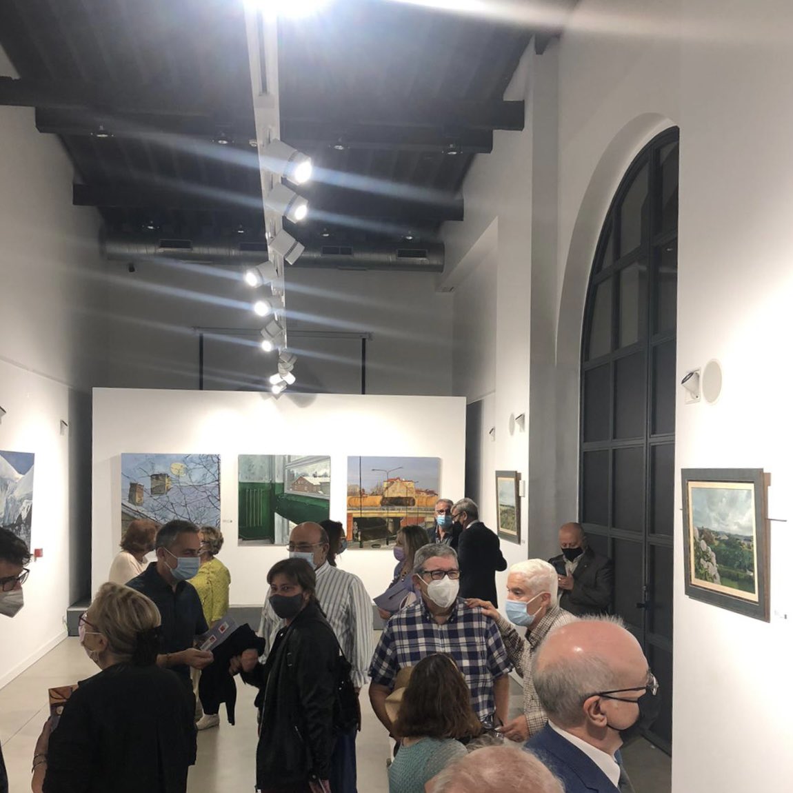 SangreMurcia's tweet photo. #MUSEO | Inauguradas las exposiciones de Pérez Ruzafa y Luis Luna en el Museo Cristo de la Sangre. La sala Ángel Imbernón y la biblioteca Carlos Valcárcel Mavor continúan mostrando una parte de la cultura de nuestra ciudad. https://t.co/V25gKxjHNy