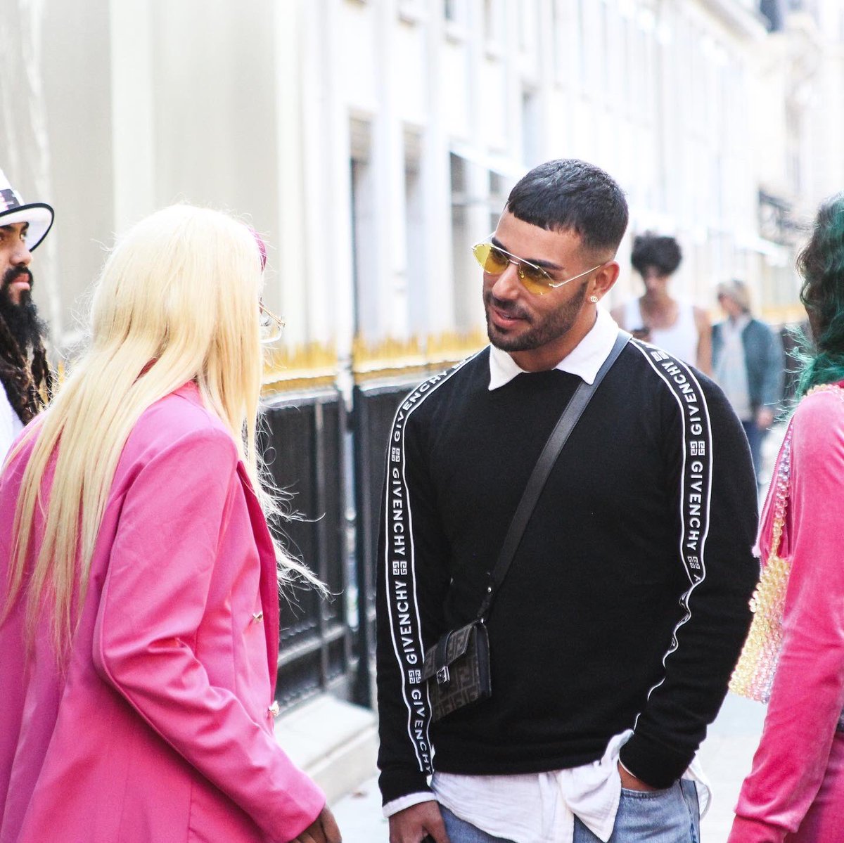 filledemartien's tweet photo. Je voulais remercier tout ceux qui ont participé au tournage du clip "Real Barbie" 👱🏾‍♀️💕 
Réalisateur : @lpprodreal 
Photographe : @monsieur_yaoriginal 
Figurante : @barbiiie_egypt 
Assistante : @thereal.queenshay 
Voiture : @abderb95 

https://t.co/khsTsWX1yY https://t.co/bTh61aNcGB