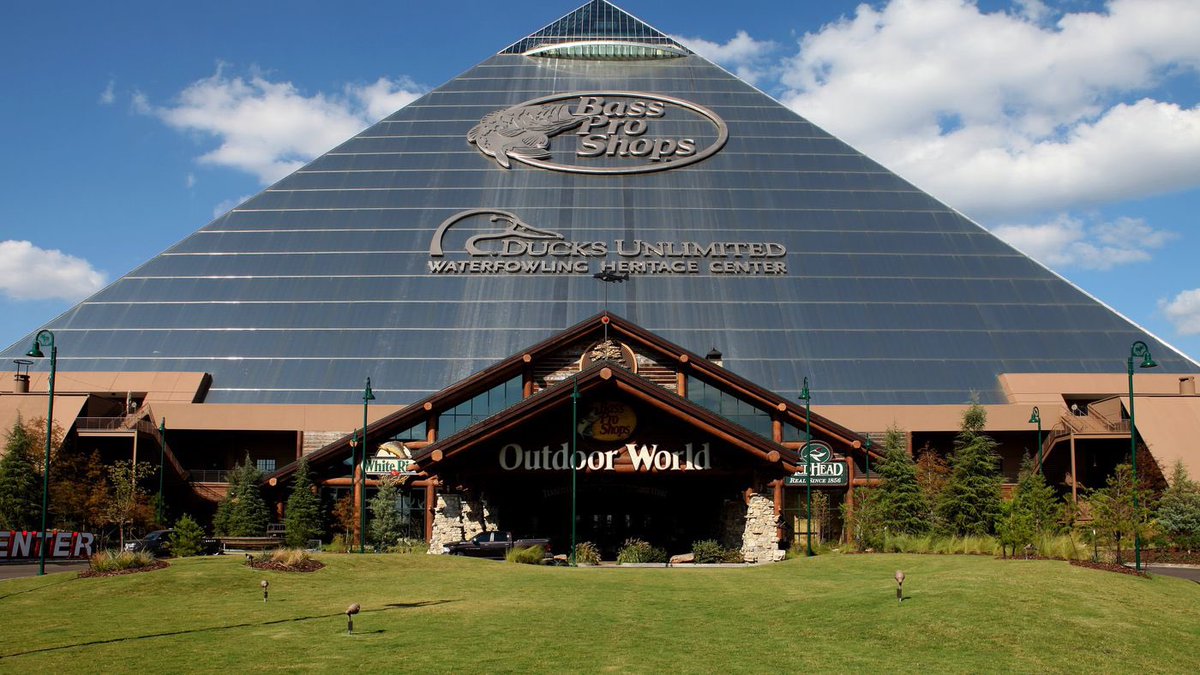bloodberry_tart's tweet photo. Bass Pro Shops Pyramid https://t.co/3NqnQXFS8y