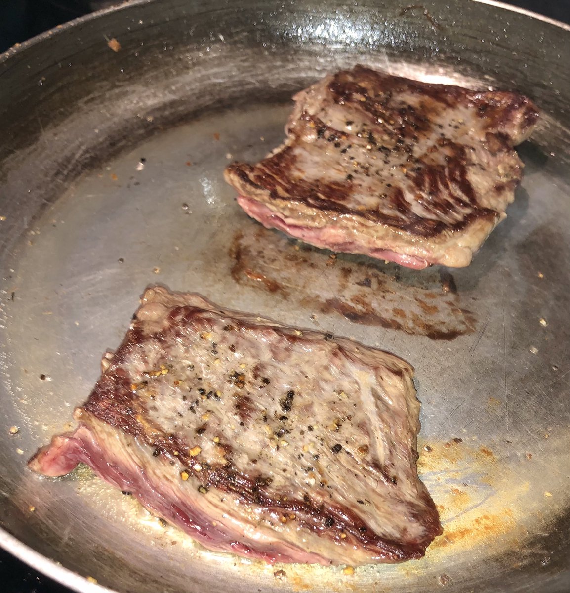 NeophyteCook's tweet photo. Bavette Steak: with lyonnaise potatoes, creamed leeks and chimichurri. https://t.co/mOSQIc3Kos