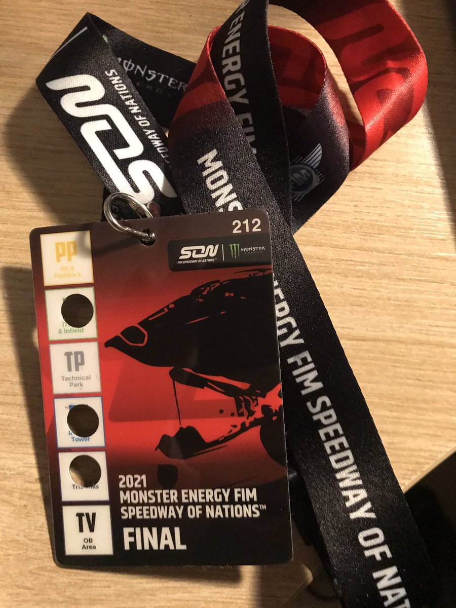 Competition🚨 

I normally put these in the bin when I get home.

Who wants my pass and lanyard from an amazing weekend in Manchester? 📺 🎙 

Like, RT, follow and I’ll pick a winner and sign it for you.

Cheers!

#win #Giveaway #COMPETITION <a href="/SpeedwayGP/">FIM Speedway Grand Prix</a>