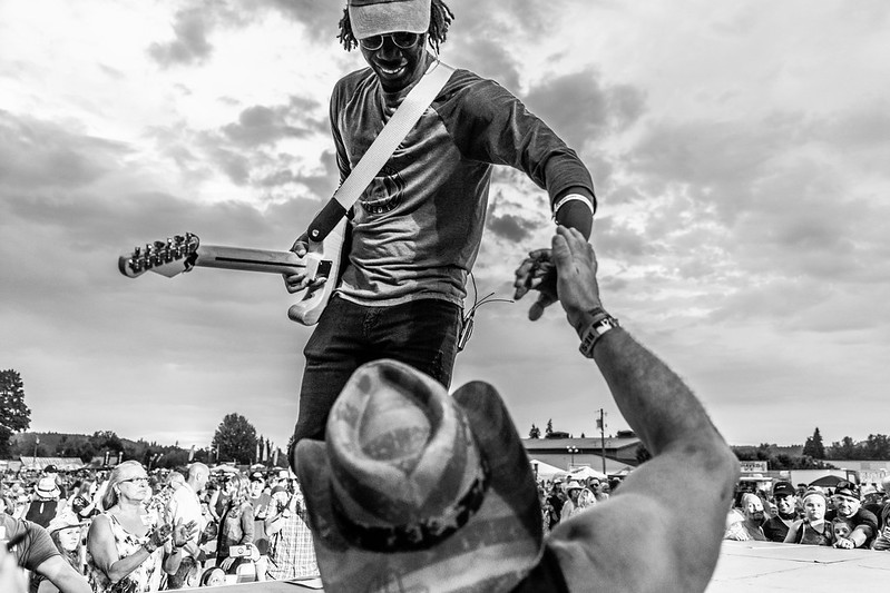 OregonJamboree's tweet photo. "I make music for that reason hoping it brings joy to people. I'm just excited to have a song, and now multiple songs, that bring a smile to people's faces. It all started with The Git Up." ~ Blanco Brown for Lewitt
#BlancoBrown #GitUpChallenge https://t.co/Gljf6oGbFh
