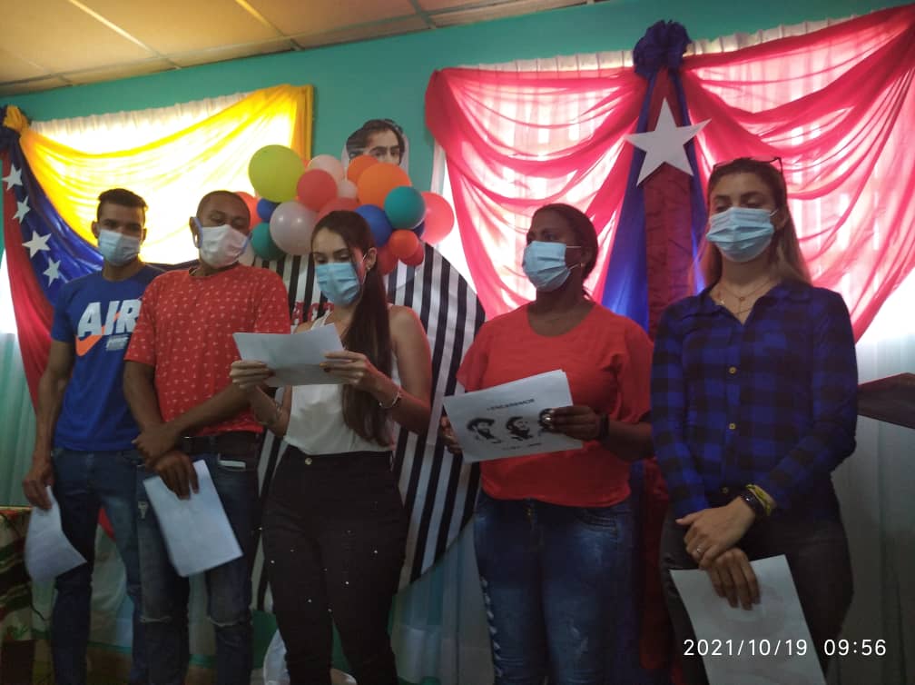 Se realiza en él @LloviznaLa Activo Juvenil.Avanzar es la tarea , retroceder no es opcion. Los Jóvenes de #Bolivar estamos con la #Revolucion .🇨🇺
#CubaCoopera <a href="/Cubacooperabol2/">Brigada Médica 🇨🇺 Bolívar🇻🇪</a> <a href="/cubacooperaven/">Brigada Médica Cubana en Venezuela</a> @LloviznaLa <a href="/AdanVillavicen5/">Adan Villavicencio Guzmán</a> <a href="/AnayansyPR/">Anayansy</a> #SomosContinuidad #HeroesdeLaSalud