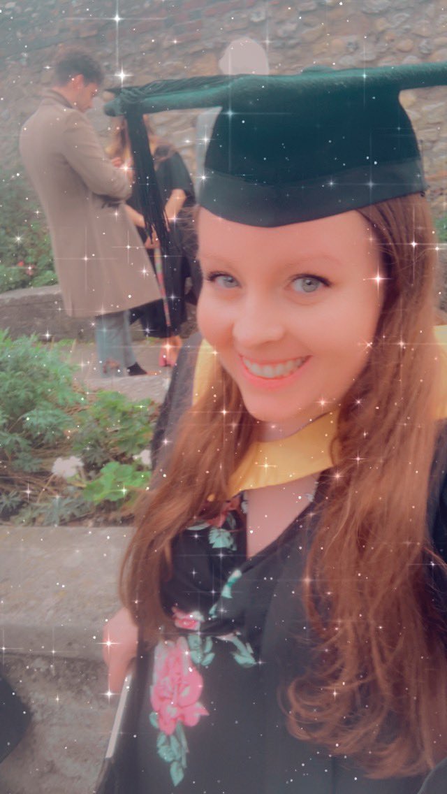 LauraBurningham's tweet photo. Graduated with a distinction for my Masters degree today! 😁😁👩🏻🎓🎉🎉 @chiuni #firstgen #BlessedAndGrateful #phdnext https://t.co/RzCheMHAqR