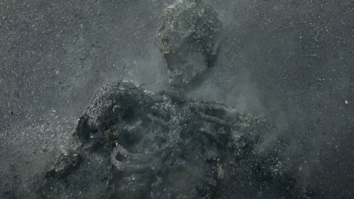 levmauc's tweet photo. Recordatorio: Netflix estrenará el 19 de Noviembre RUMBO AL INFIERNO, la serie de terror coreana de Yeon Sang-ho (director de Train to Busan) sobre un repentino evento sobrenatural donde la gente sabrá la predicción de cuándo mueren para ser arrastradas al infierno por monstruos. https://t.co/uU3euqEwF5