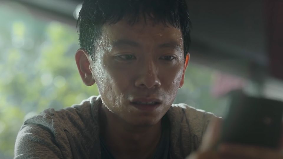 levmauc's tweet photo. Recordatorio: Netflix estrenará el 19 de Noviembre RUMBO AL INFIERNO, la serie de terror coreana de Yeon Sang-ho (director de Train to Busan) sobre un repentino evento sobrenatural donde la gente sabrá la predicción de cuándo mueren para ser arrastradas al infierno por monstruos. https://t.co/uU3euqEwF5