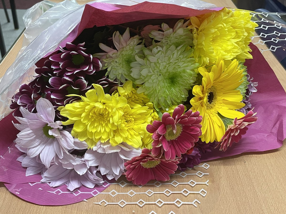 MrsEABell's tweet photo. These certainly did make me smile 😊 thank you 🌸 🌹 🌺 @StThomasBoston @InfinityAcad #encouragingeachother https://t.co/nAdtHHx3TG