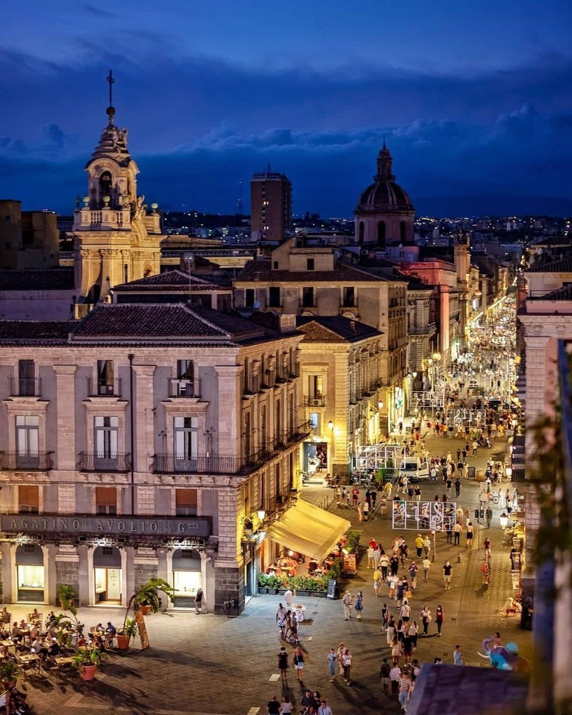 FOTO DEL GIORNO
FOTO DI  <a href="/larita/">Anna Rita Lauri</a>.sarta
LUOGO  Via etnea da Piazza Università 
L O C A L  M A N A G E R -  pietrocarus
S E L E Z I O N A T A  D A - @pietrocarus
T A G - #ig_catania #catania 
M A I L - igworldclub@gmail.com

S O C I A L - 
Facebook: Ig_catania &amp;  IG Sicilia
Tw…