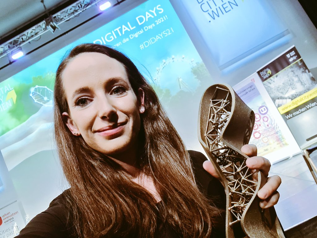 JoeyPrink's tweet photo. Ahhhhhhhhhhhhhhhh!!!! I was awarded the Hedy Lamarr prize! 

THANK YOU.. 💙💙💙 https://t.co/mjZ7DJEzpJ