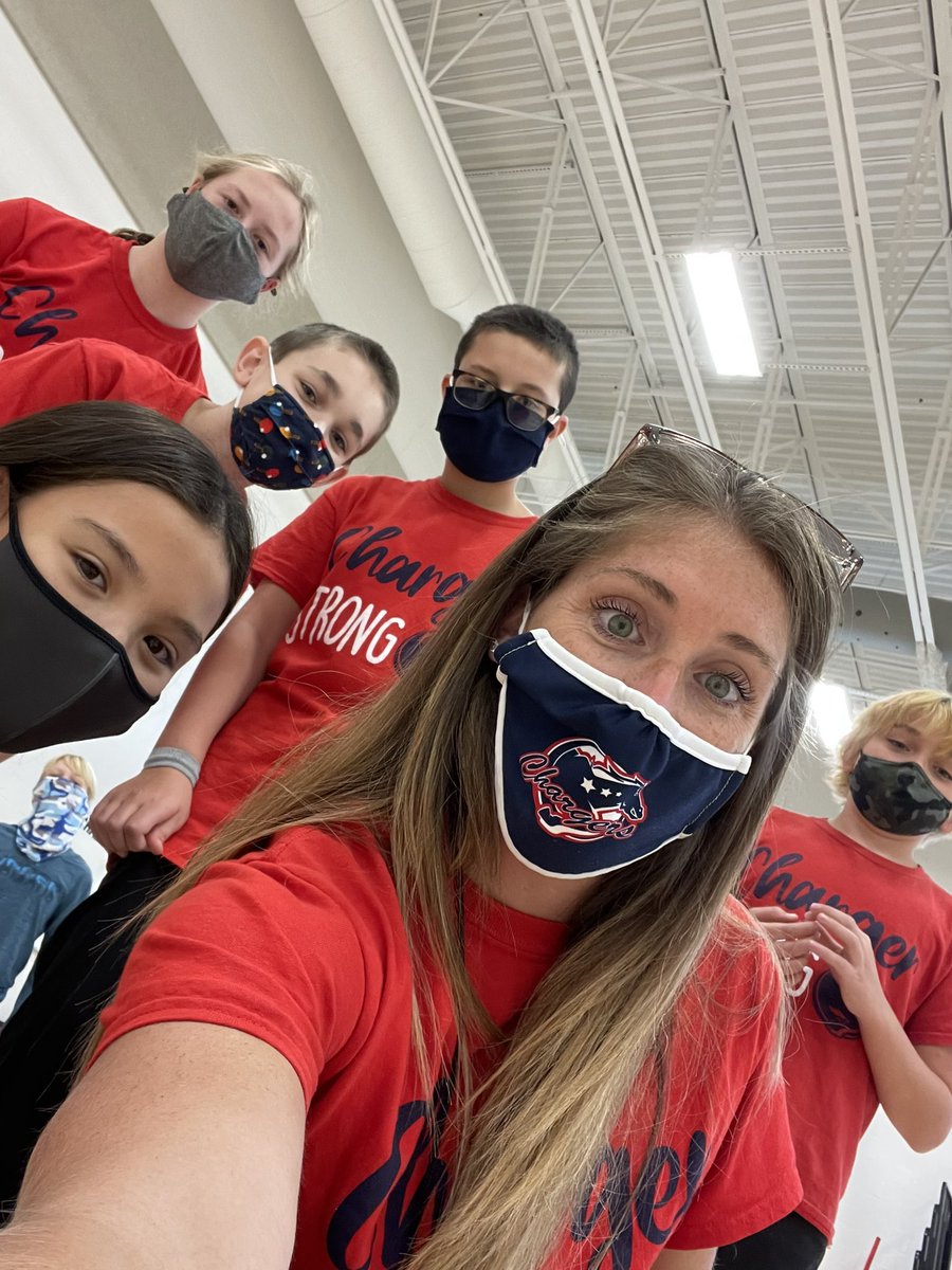 When you twin with half of your 6th grade class you have to take a selfie! ❤️😍 #spiritweek #afms