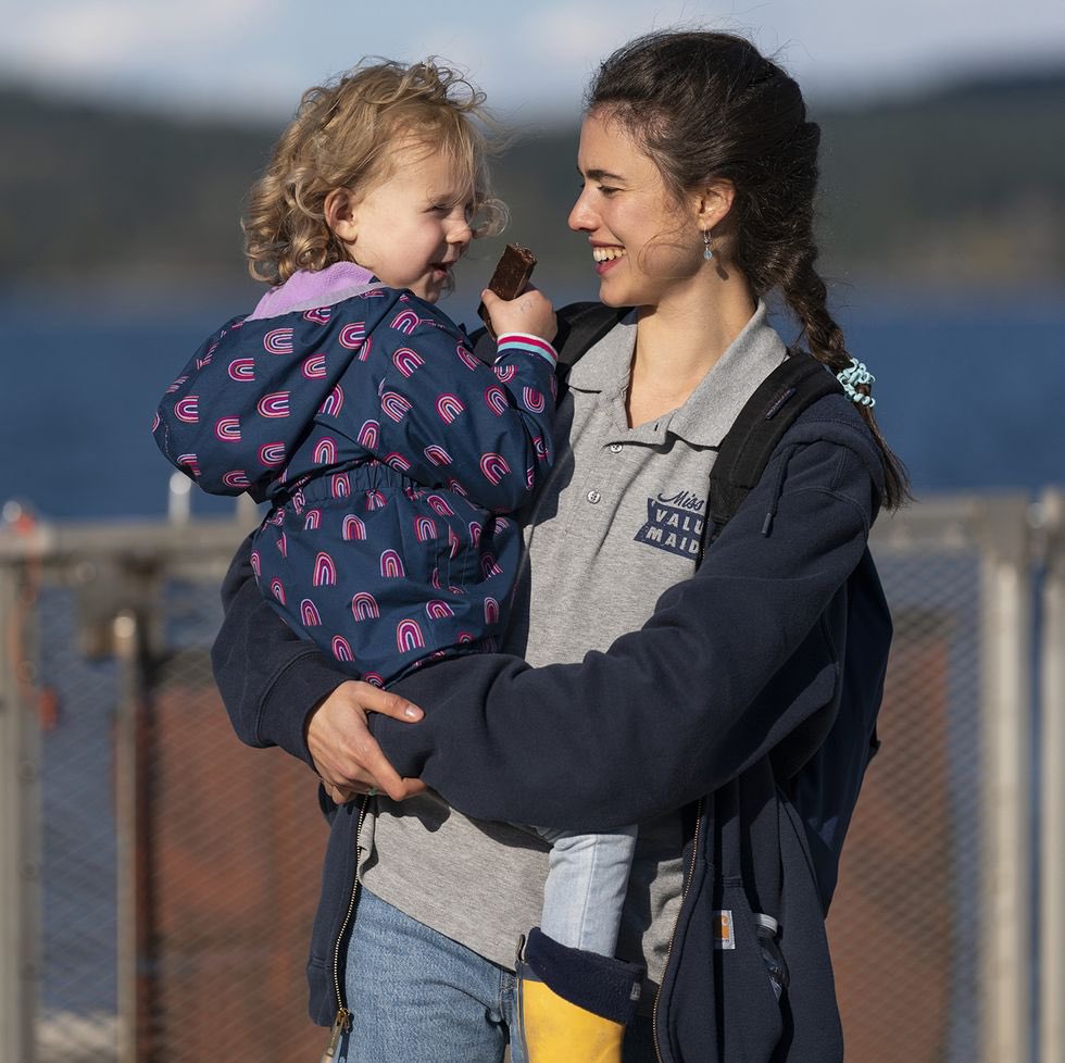 fitoat's tweet photo. Viendo la “#Asistenta” en #Netflix, inspirada en una autobiografía de #StephanieLand, una mujer que tuvo que aparcar sus sueños para salir de una relación de abusos y sacar adelante a su hija.
Si estáis buscando que ver os la recomiendo. https://t.co/blSm1t2ybQ