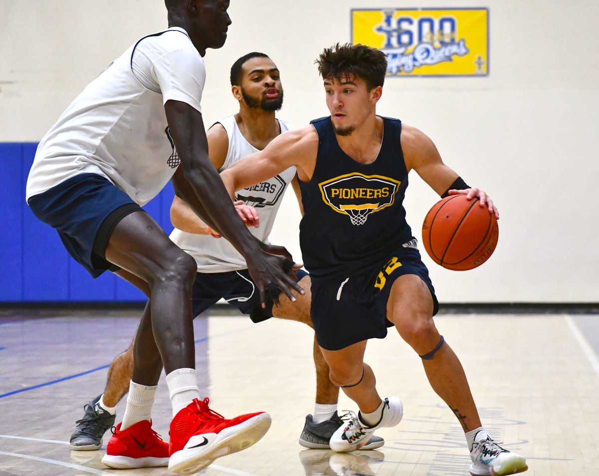 NathanGiese's tweet photo. Got to take a look at the @WBUBasketball team today.
https://t.co/236c0Ts7Yc https://t.co/B4sdHCsNch