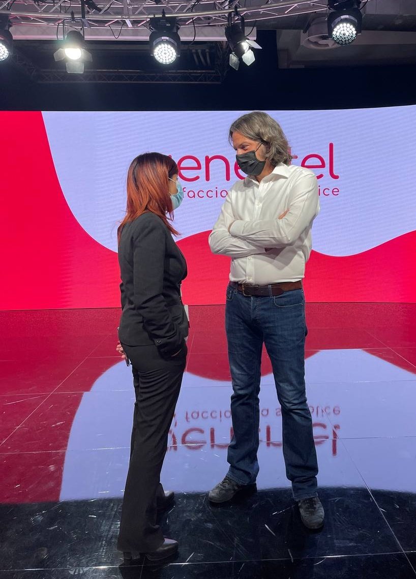 Simona_Riccio's tweet photo. [ Evento @GeneraliItalia🔈]

 @GeneraliItalia - @Genertel 👉 "Facciamola semplice".

Mi sono andata a complimentare con 👉 Maurizio Pescarini CEO e General Manager #Genertel e Genertellife per come hanno pensato di semplificare l'assistenza. 

 #facciamolasemplice 
ADV https://t.co/fekqg4ecQl