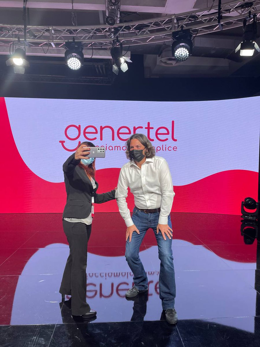Simona_Riccio's tweet photo. [ Evento @GeneraliItalia🔈]

 @GeneraliItalia - @Genertel 👉 "Facciamola semplice".

Mi sono andata a complimentare con 👉 Maurizio Pescarini CEO e General Manager #Genertel e Genertellife per come hanno pensato di semplificare l'assistenza. 

 #facciamolasemplice 
ADV https://t.co/fekqg4ecQl