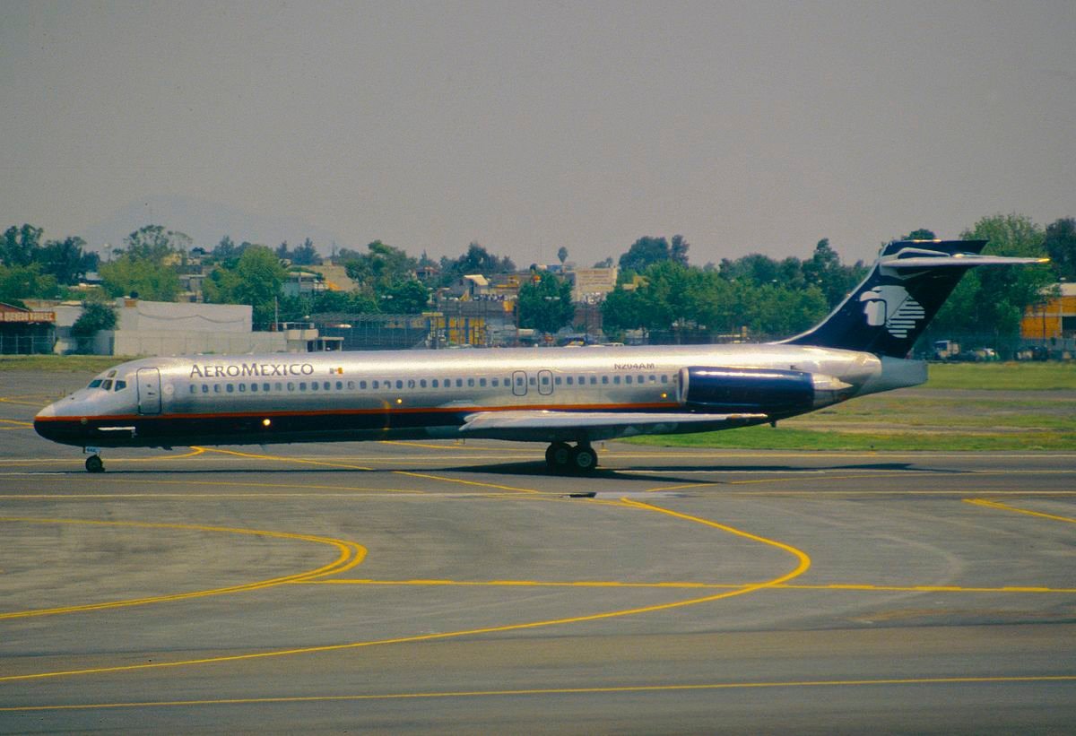 RSWplanespotter's tweet photo. @steerage_yearns and I spotted this #Aircraft @iah on 30 June 2002. Converted to VIP in 2015 after being retired by @Aeromexico and stored by various owners until 2015. #planespotting is an amazing and fun hobby. 
#planecrash
@Finnair
@YCGreer https://t.co/ciaTJW1mS8