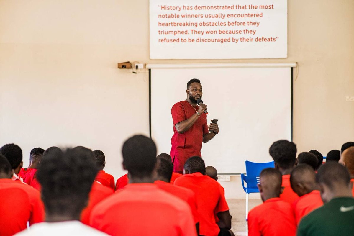 EliuGift's tweet photo. We had a great collaborative session with Right To Dream Football Academy to help the students get creative on the pitch. #GiftOfGiving #GetCreativeWithUs https://t.co/y60FXLOAyv