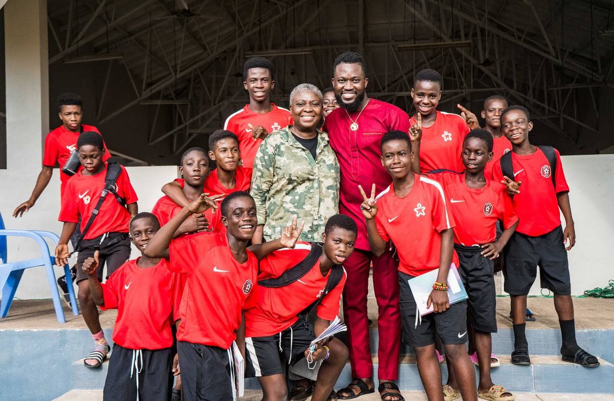 EliuGift's tweet photo. We had a great collaborative session with Right To Dream Football Academy to help the students get creative on the pitch. #GiftOfGiving #GetCreativeWithUs https://t.co/y60FXLOAyv