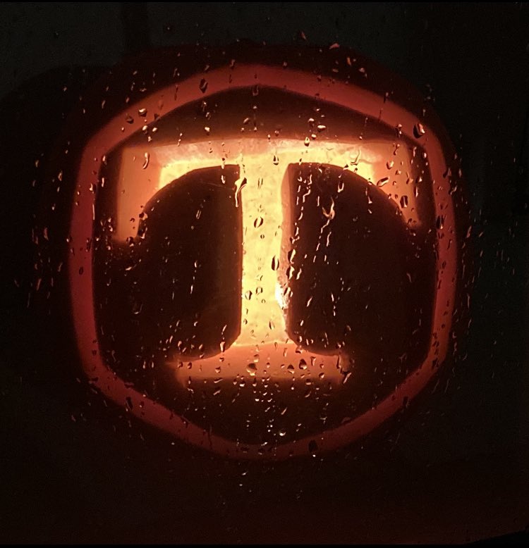 beth_crowder_'s tweet photo. So happy with how my Torchwood pumpkin has turned out 🎃 only a month till WCC #Torchwood #myfirstcon @Pancheers @JohnBarrowman @walescomiccon https://t.co/DdLXnvAzW4