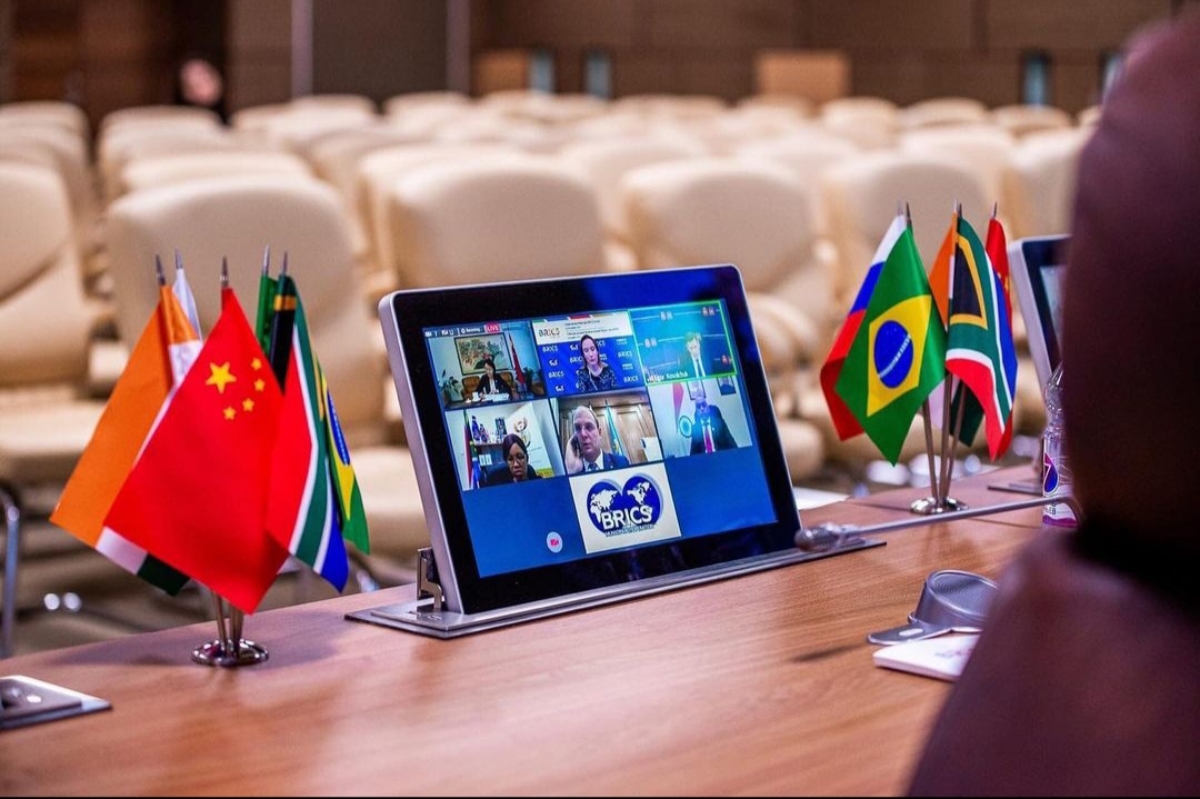 cavenru's tweet photo. La Cámara de Comercio Rusa – Venezolana (Cavenru), informa que el III Foro Municipal Internacional BRICS, pautado para el próximo mes de noviembre, se estará llevando a cabo de forma virtual debido al aumento en la incidencia del COVID-19 en toda Rusia. https://t.co/4vk9rabJ6w