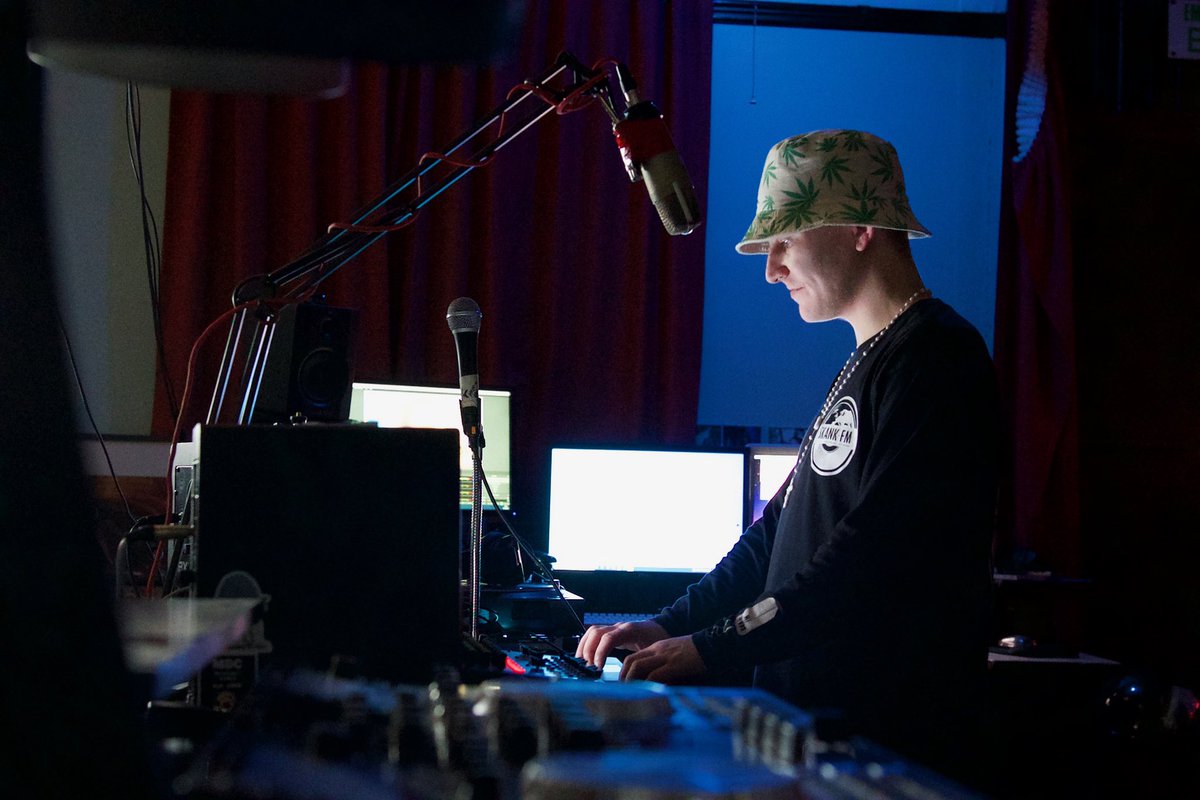 Durty Devz live on air right now on twitch twitch.tv/5thelementni and skankfm.com spinning some Irish Hip Hop! Lock on