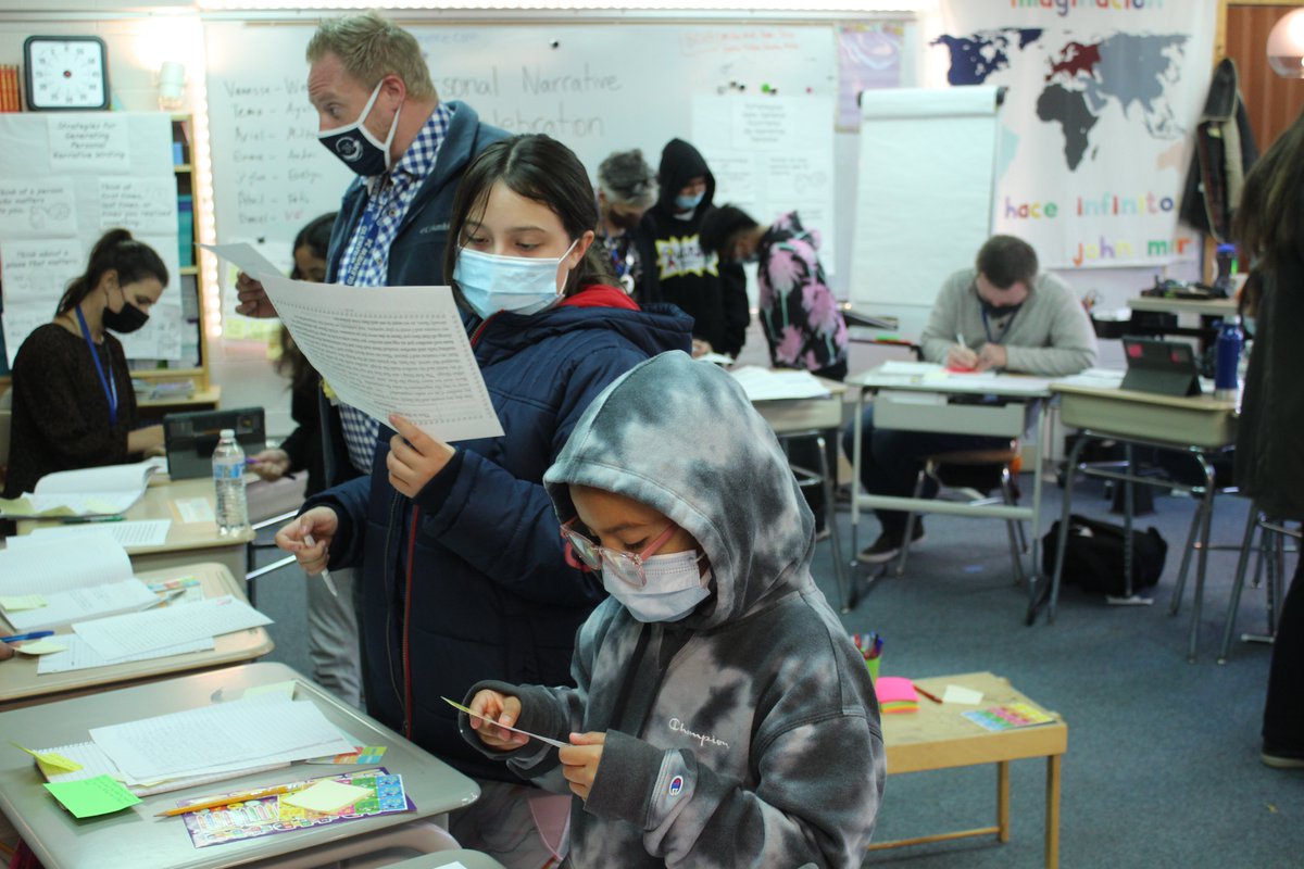 ¡Celebrando los autores en nuestro salón! I could feel all of the experiences come to life through their words. #increíble #WeAreD34 ¡Gracias a nuestros invitados, también!