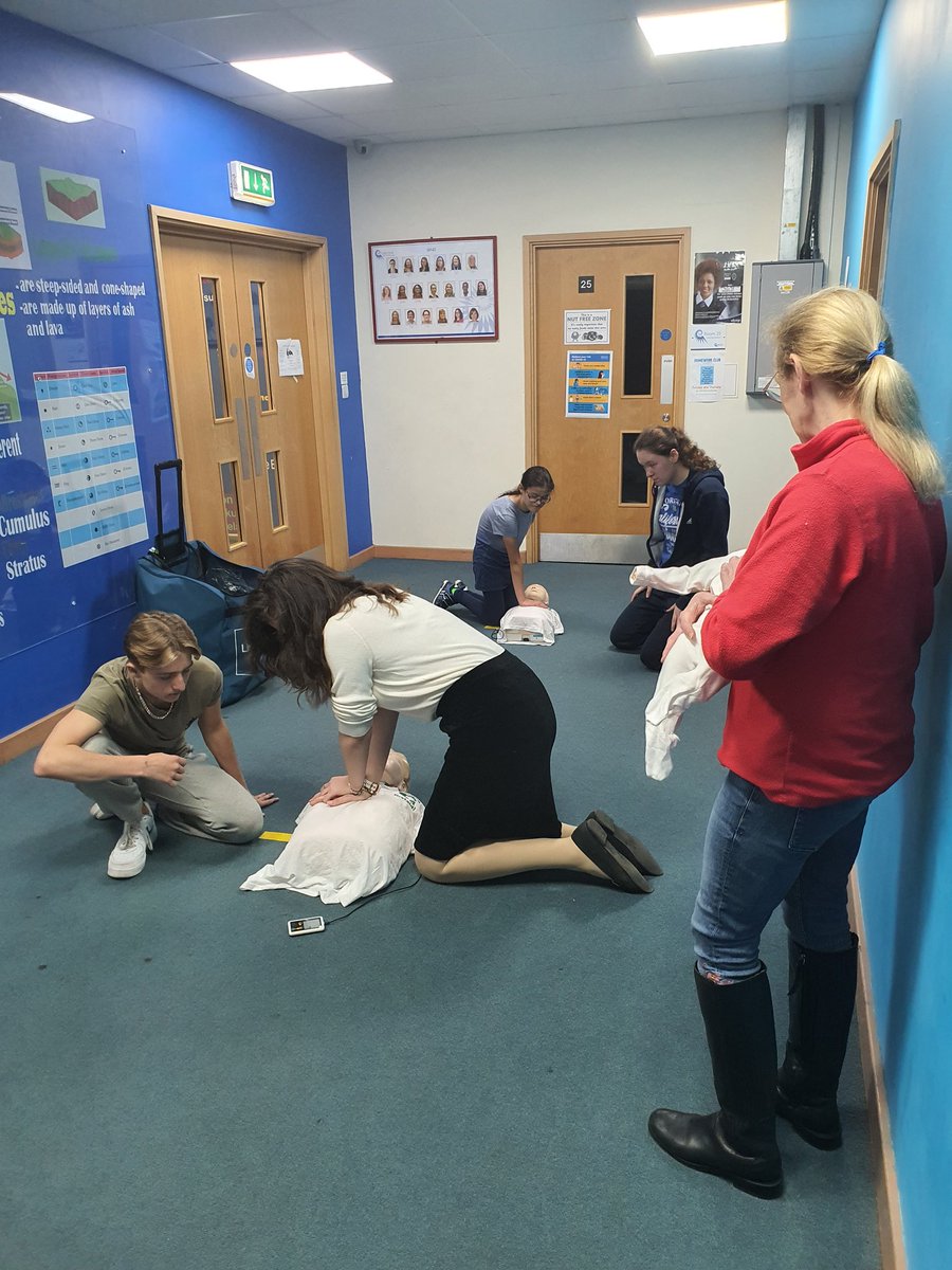 CadetsSurrey's tweet photo. Runnymede Cadets are back and currently refreshing their First Aid skills at tonight's session. What skills are essential for a Police Cadet to have? #vpc #surreyvpc #makingsurreysafer #surreypolice @RunnymedeBeat https://t.co/ip6uwiZRpC